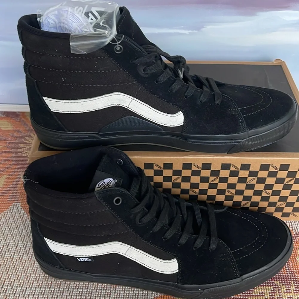 Vans WMNS Bmx Sk8-Hi
Black/Black
VN0005V0BKA
Sneakers - Picture 4 of 16